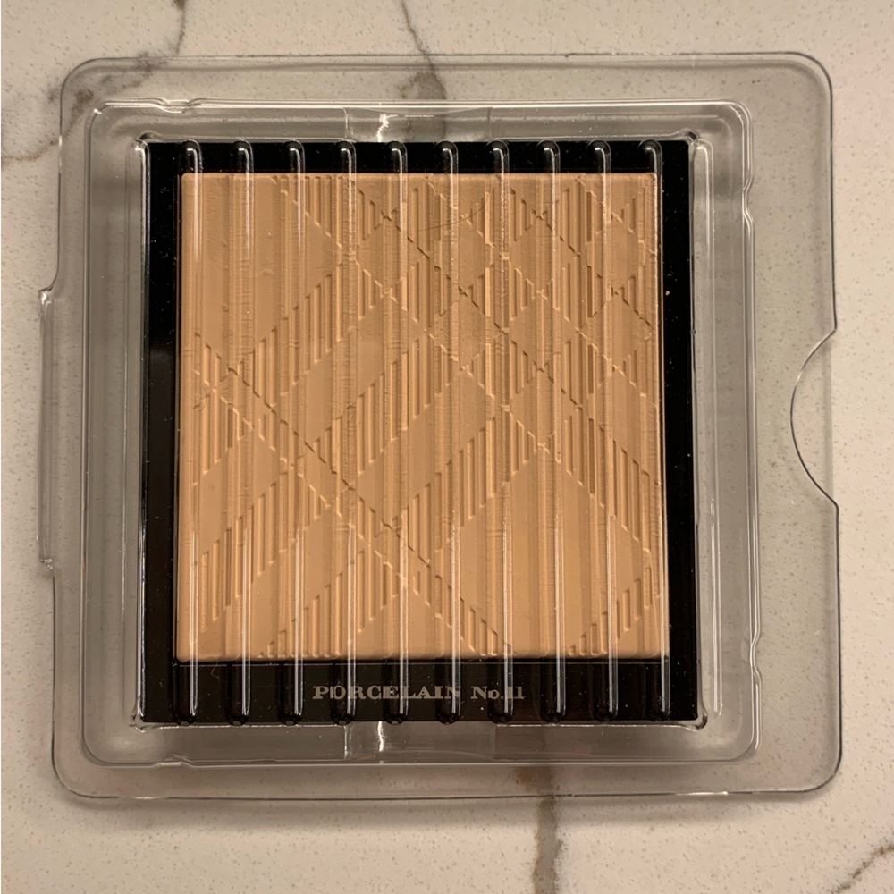 BURBERRY Sheer Pressed Powder - Picture 3 of 3